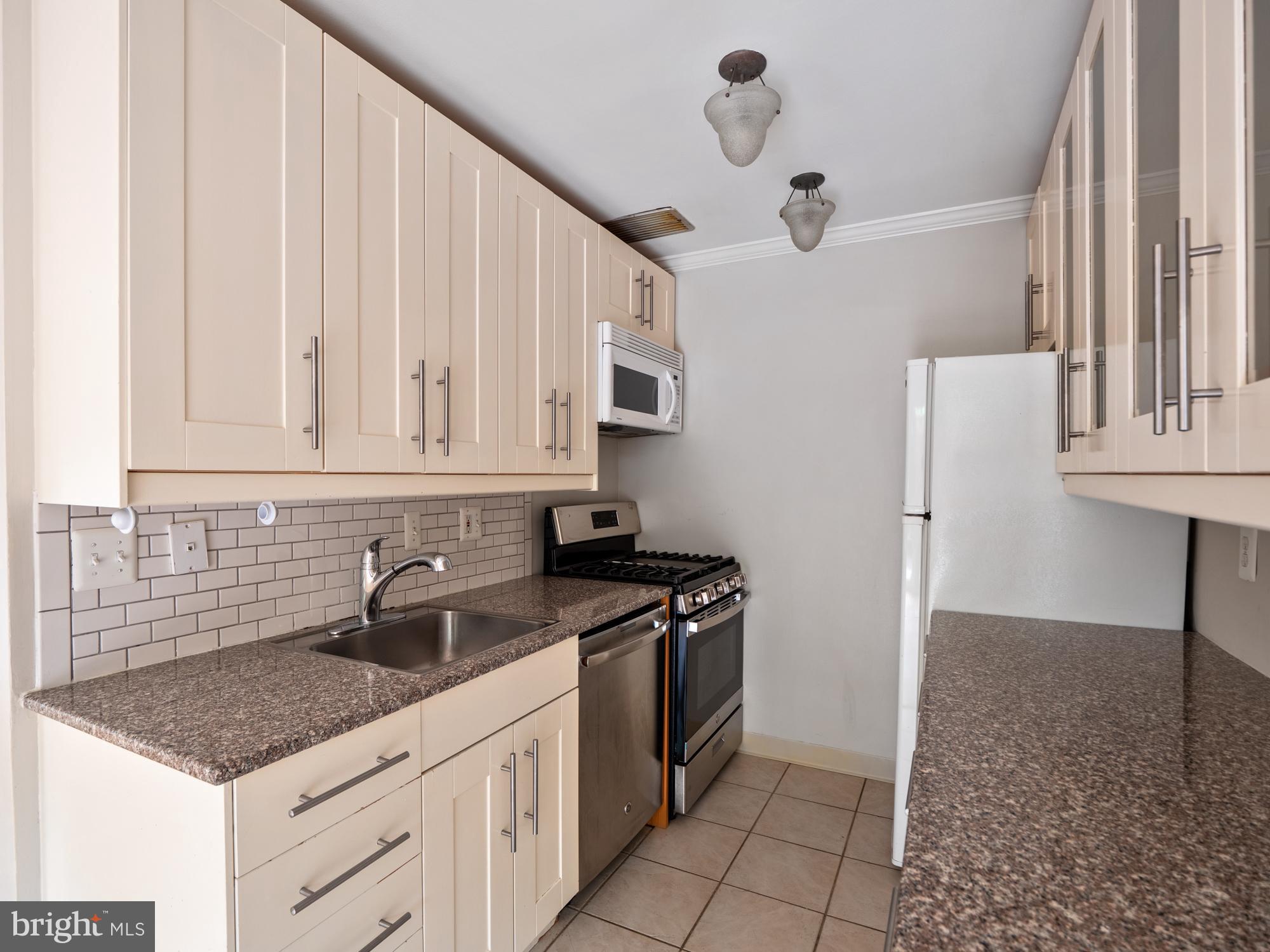 4114 Davis Place Northwest, Unit 111 Washington, DC 20007 - Photo 6 of 31