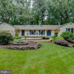 6411 Chapel View Road Clifton, VA 20124 - Photo 1 of 28 Exterior (Front)