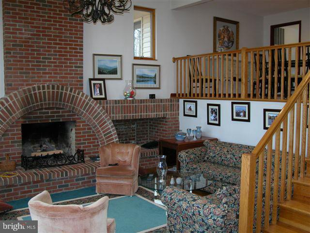 6411 Chapel View Road Clifton, VA 20124 - Photo 27 of 28 Family Room