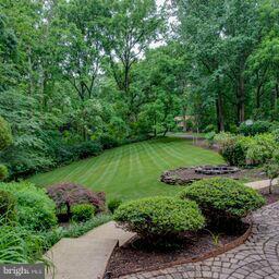 6411 Chapel View Road Clifton, VA 20124 - Photo 4 of 28 Exterior (General)