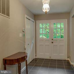 6411 Chapel View Road Clifton, VA 20124 - Photo 8 of 28 Interior (General)