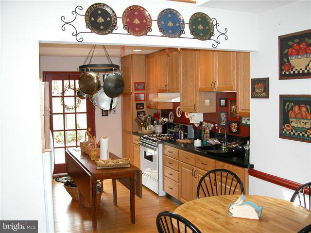 6411 Chapel View Road Clifton, VA 20124 - Photo 9 of 28 Kitchen