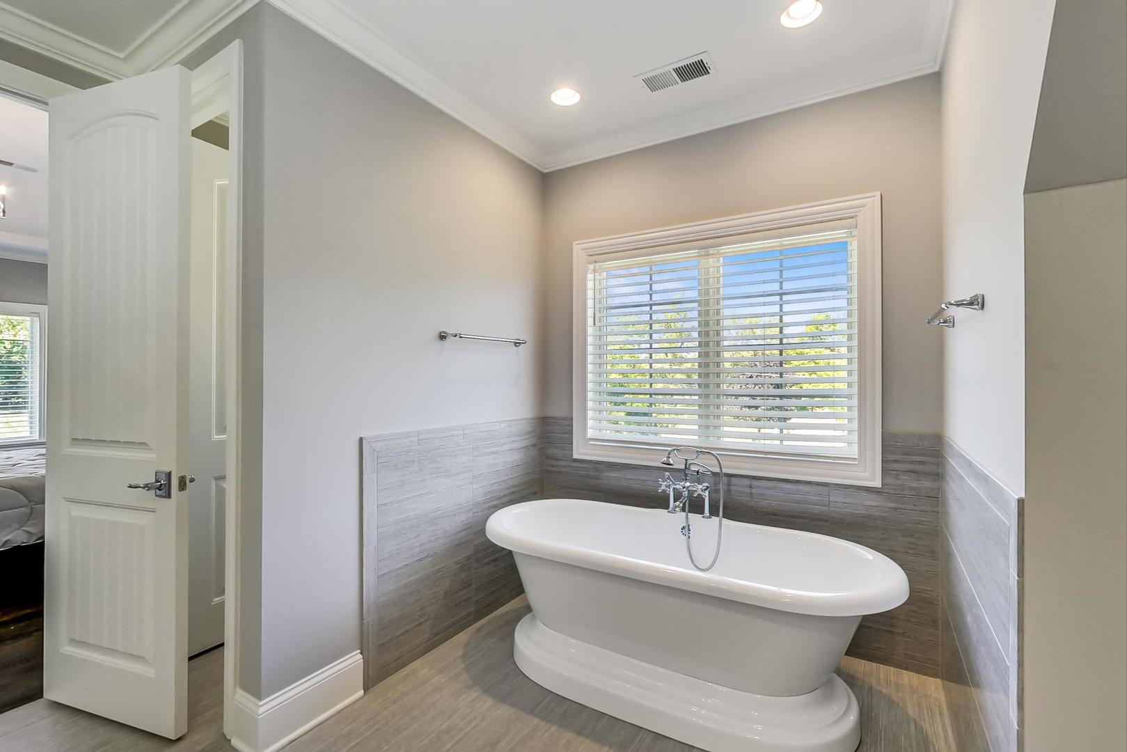 8310 Waterview Drive Burr Ridge, IL 60527 - Photo 16 of 35 a bathroom with a sink and a bathtub