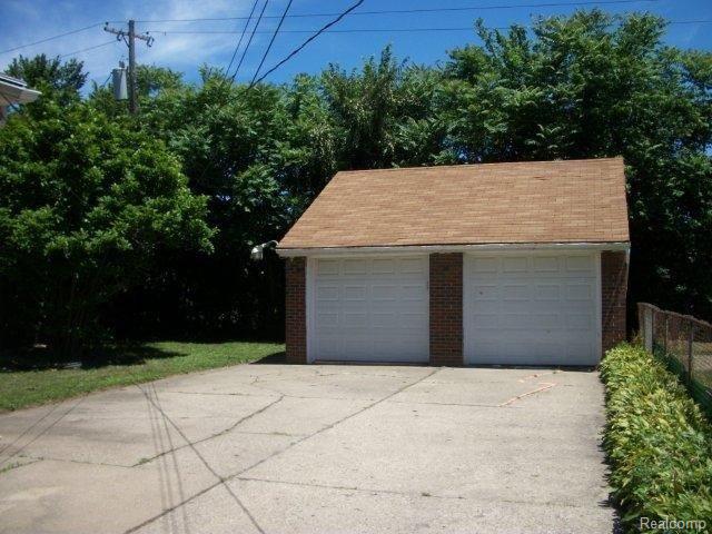 4164 Balfour Road Detroit, MI 48224 - Photo 10 of 18 261-907490 - Garage.jpg