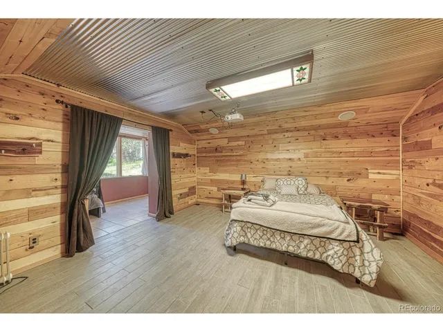 a view of livingroom with furniture