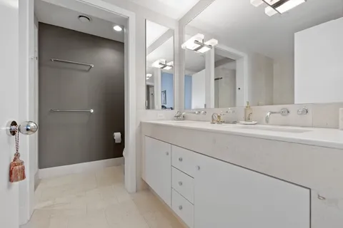 $1,320,000 | 500 Atlantic Avenue, Unit 14E, Boston, MA 02210