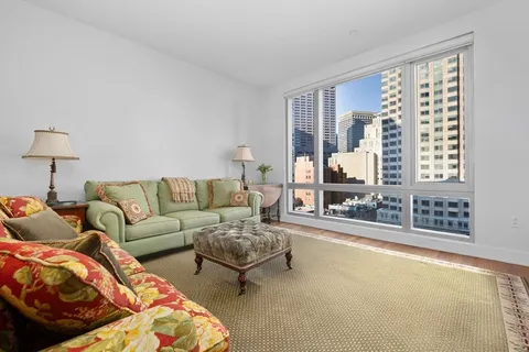 $1,320,000 | 500 Atlantic Avenue, Unit 14E, Boston, MA 02210