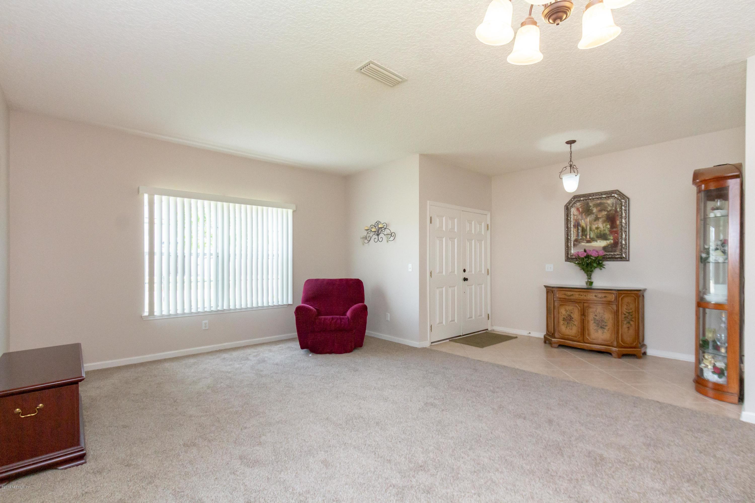 321 Stonehurst Parkway St. Augustine, FL 32092 - Photo 12 of 60 a living room with furniture