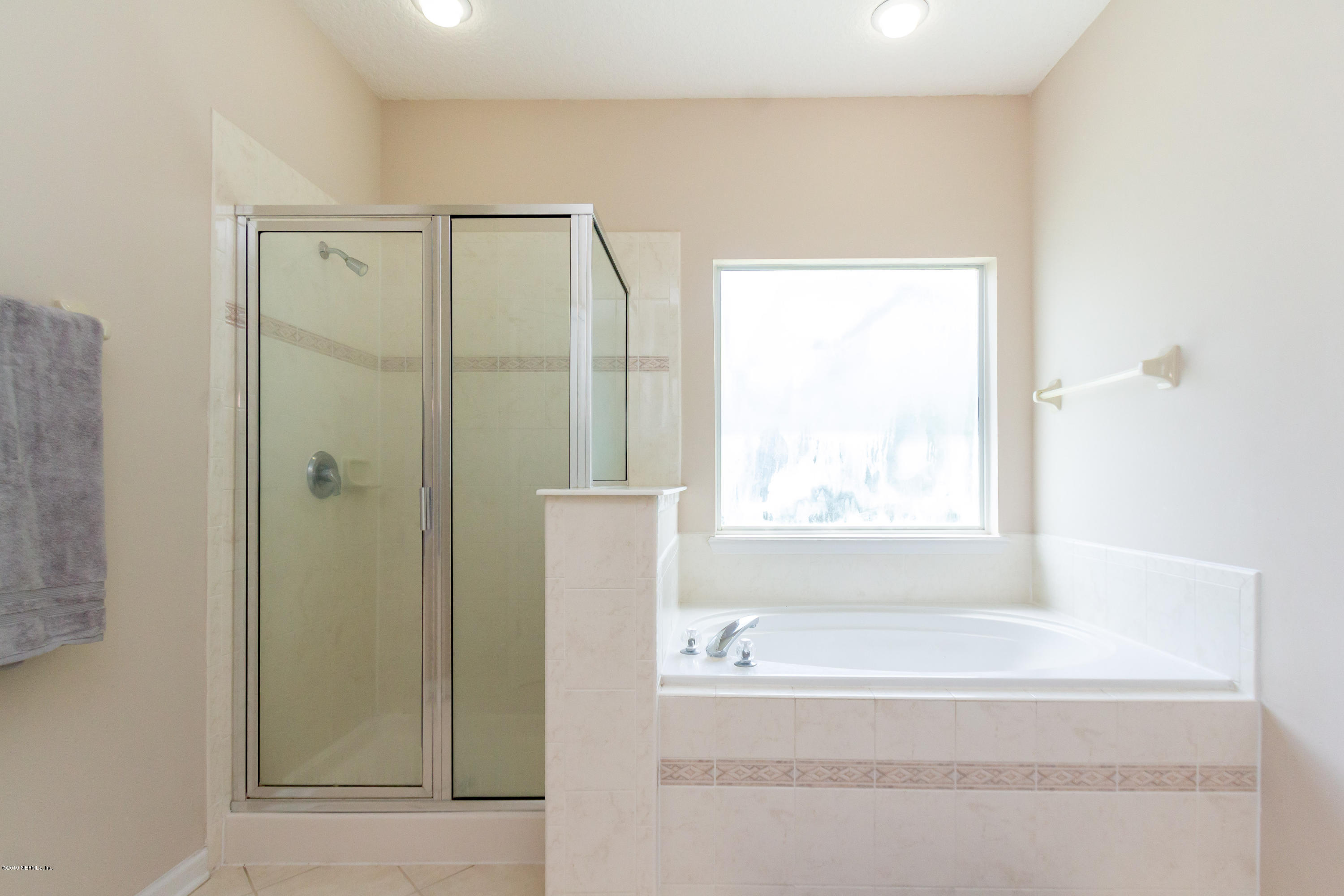 321 Stonehurst Parkway St. Augustine, FL 32092 - Photo 31 of 60 a bathroom with a bathtub and a shower