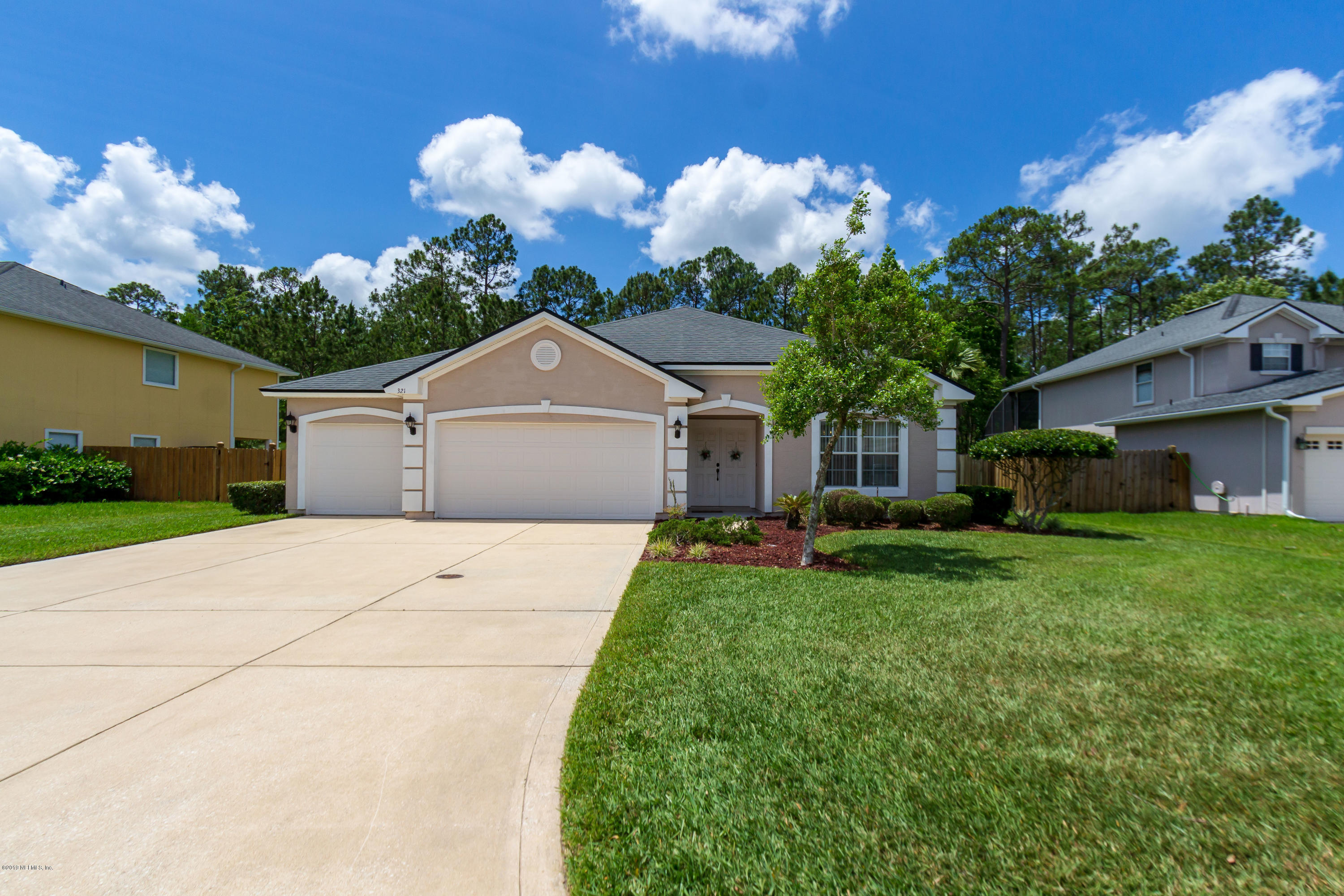 321 Stonehurst Parkway St. Augustine, FL 32092 - Photo 43 of 60 a front view of a house with garden
