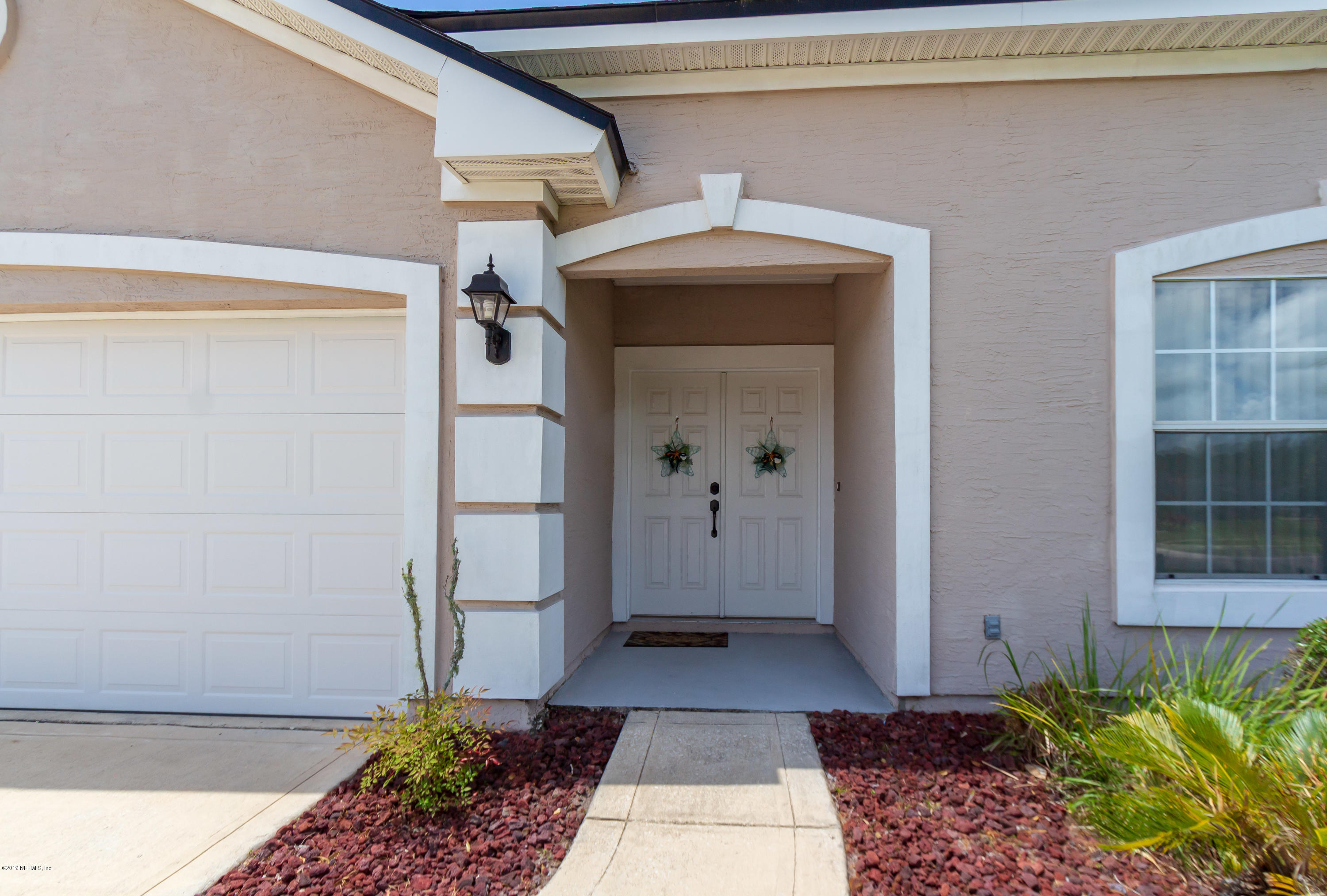 321 Stonehurst Parkway St. Augustine, FL 32092 - Photo 7 of 60 a front view of a house with a yard