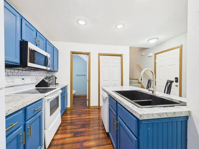 $240,000 | 1853 Riverwood Drive, Unit 4, Burnsville, MN 55337