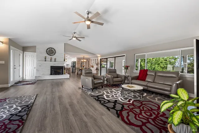 $2,495,000 | 789 Pleasant Hill Road, Sebastopol, CA 95472