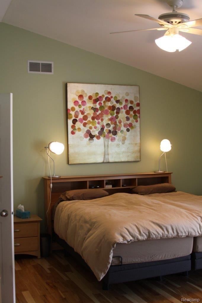 17201 Hickory Ridge Road Holly, MI 48442 - Photo 15 of 28 4-Master Bedroom 1.jpg