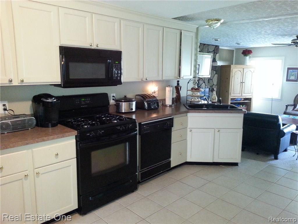 9190 Sheldon Road Plymouth, MI 48170 - Photo 4 of 13 Kitchen