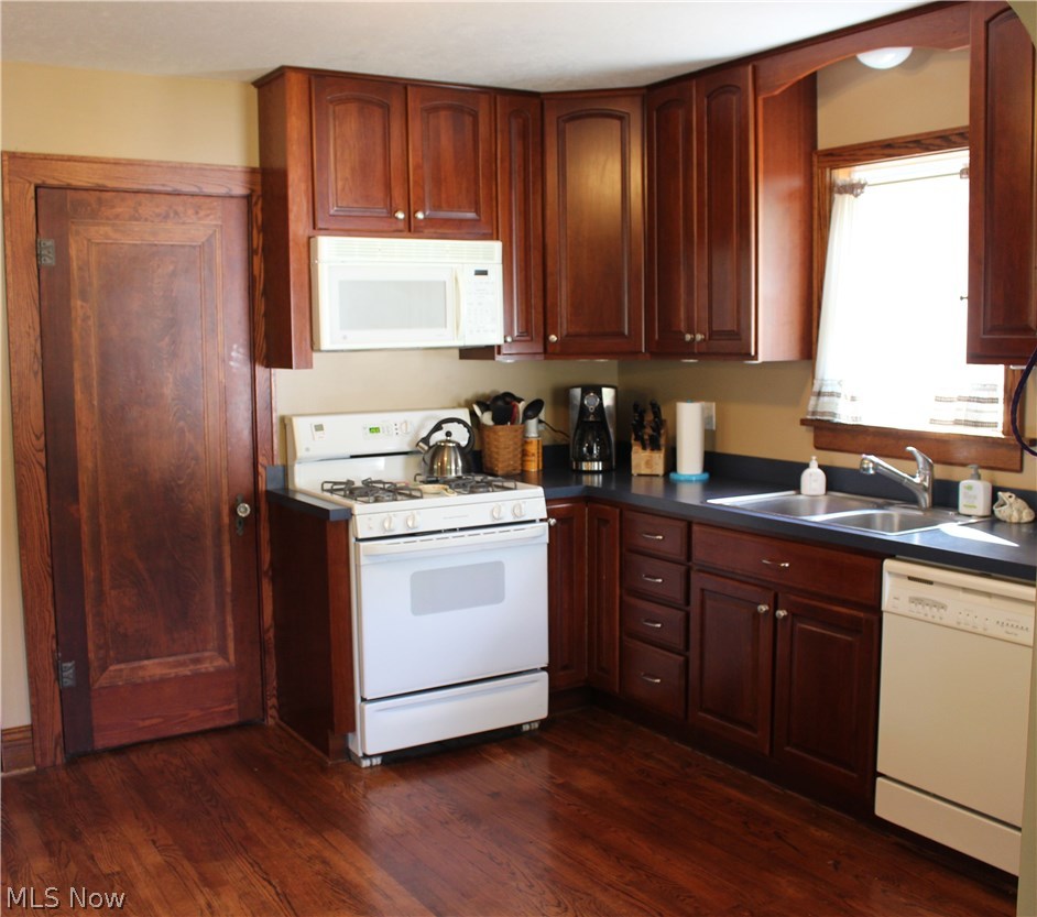 1731 Woods Road Akron, OH 44306 - Photo 10 of 35