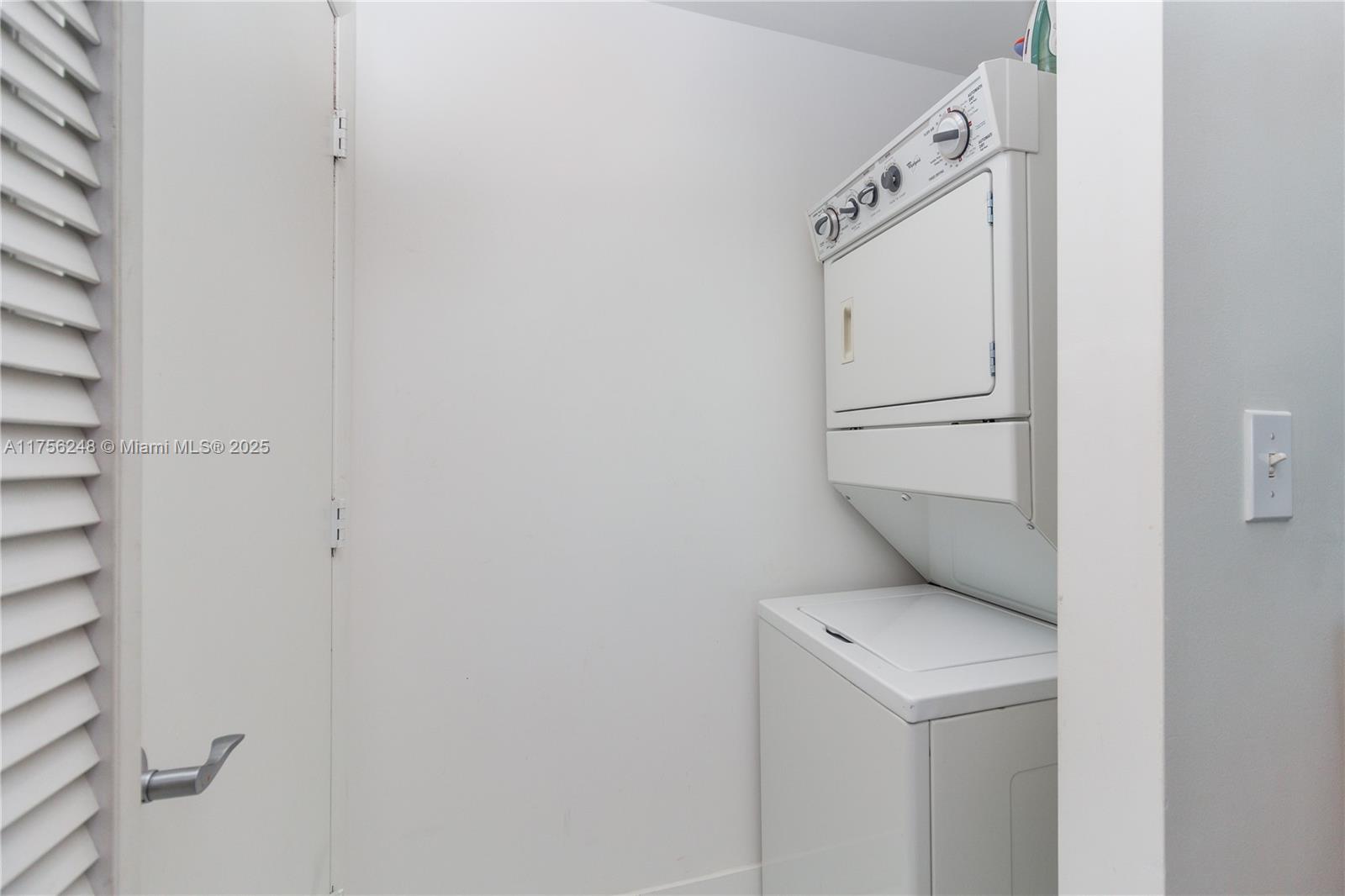 253 Northeast 2nd Street, Unit 3702 Miami, FL 33132 - Photo 13 of 25 a utility room with dryer and washer