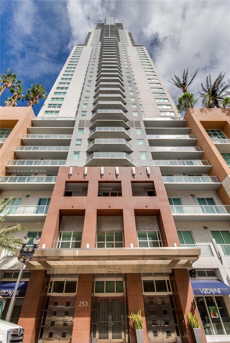 253 Northeast 2nd Street, Unit 3702 Miami, FL 33132 - Photo 24 of 25 a view of a building with entryway