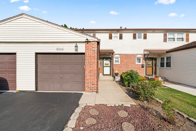 $334,900 | 16411 Oxford Drive, Tinley Park, IL 60477