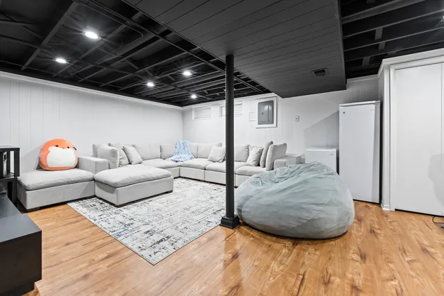 $334,900 | 16411 Oxford Drive, Tinley Park, IL 60477