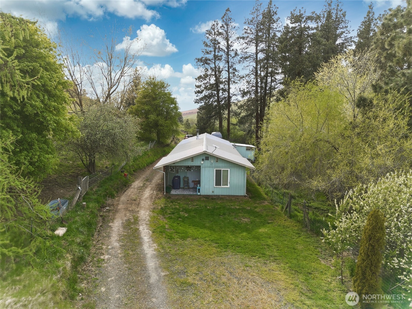 938 Patit Road Dayton, WA 99328 - Photo 2 of 31