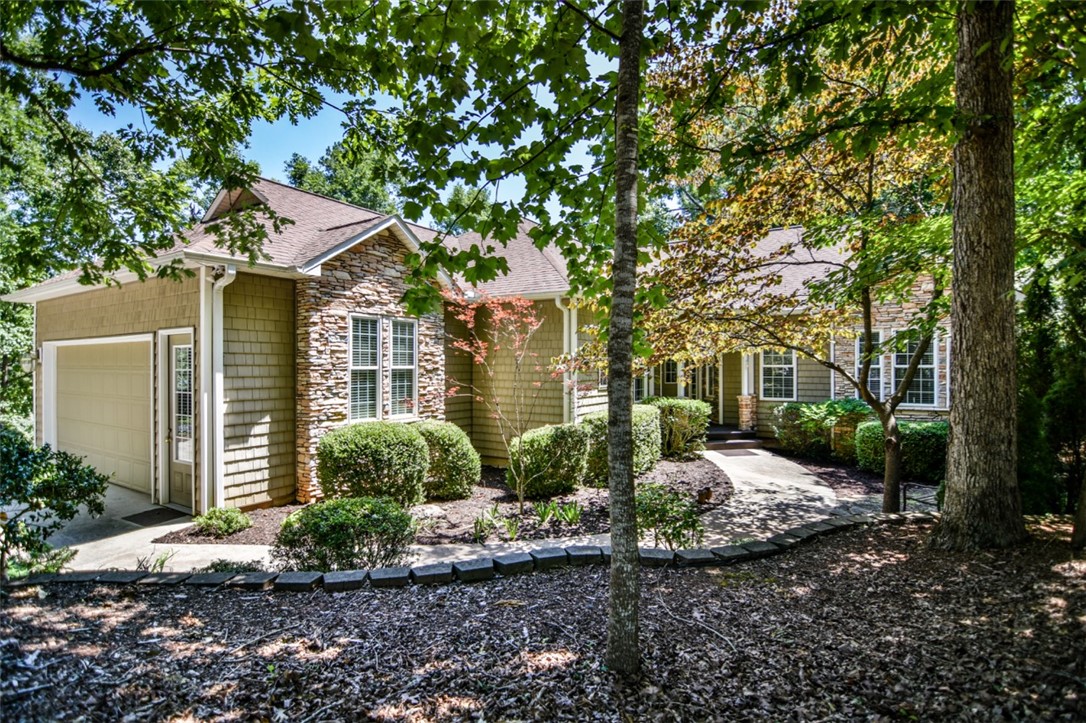 212 Wynmere Way Seneca, SC 29672 - Photo 1 of 46 Gallery Image 1