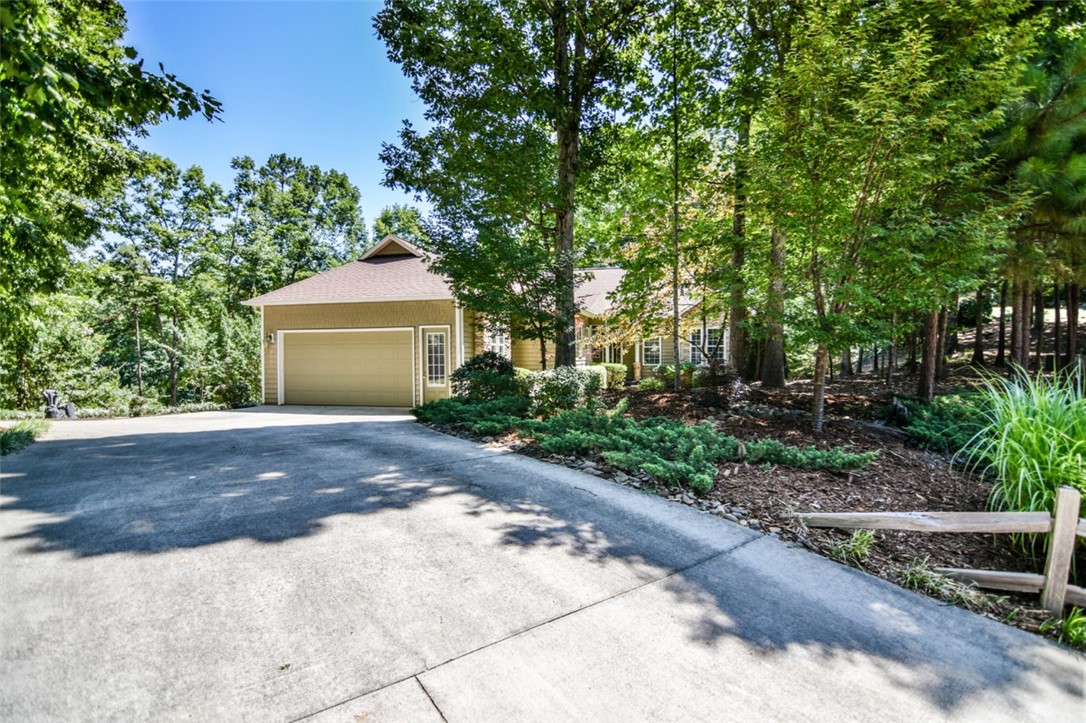 212 Wynmere Way Seneca, SC 29672 - Photo 2 of 46 Gallery Image 2