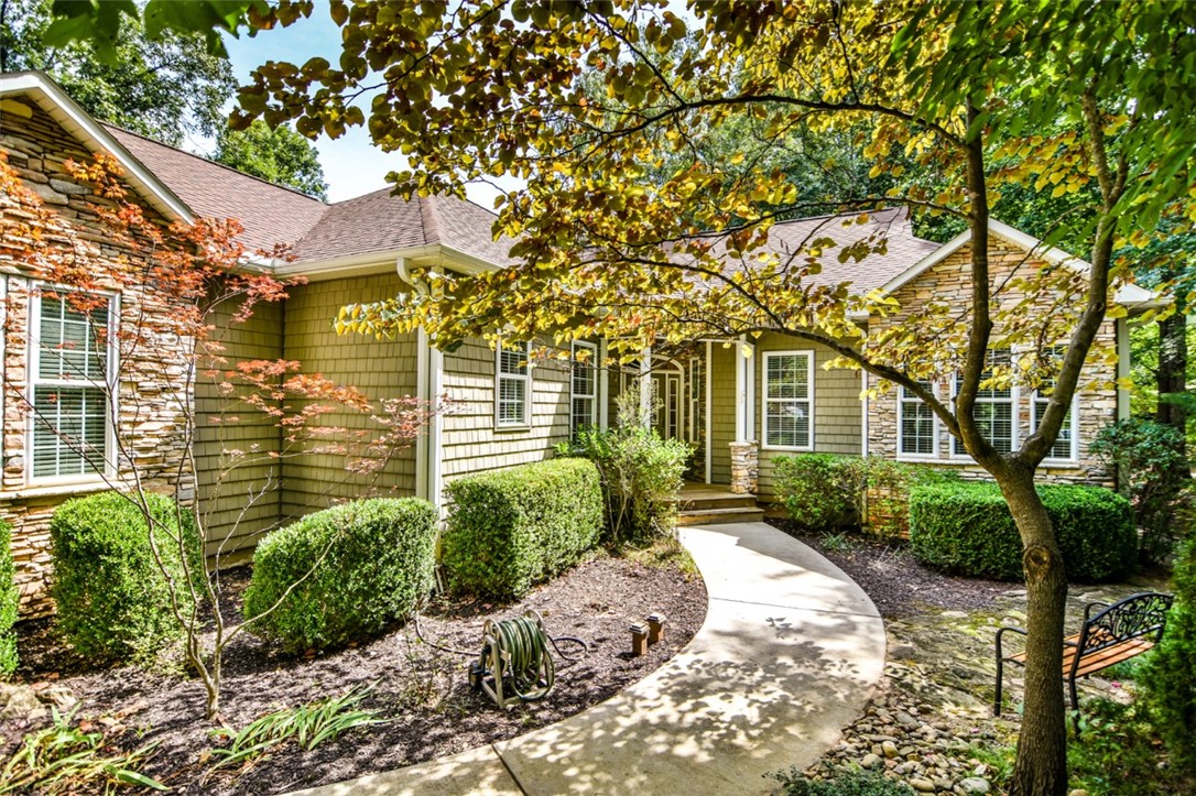 212 Wynmere Way Seneca, SC 29672 - Photo 3 of 46 Gallery Image 3