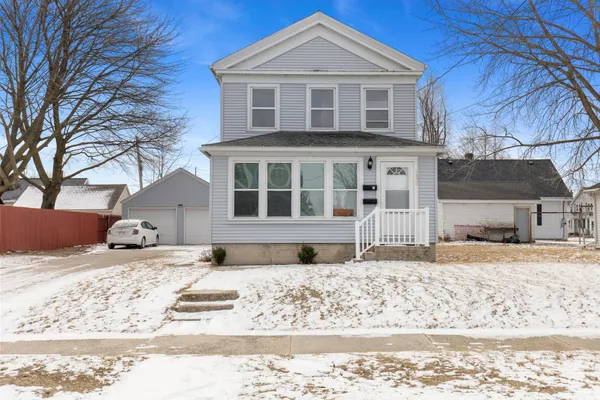 $184,900 | 1809 Madison Street, Manitowoc, WI 54220