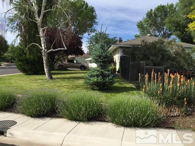 895 Lodge Avenue Reno, NV 89503 - Photo 10 of 28 a view of swimming pool with a yard