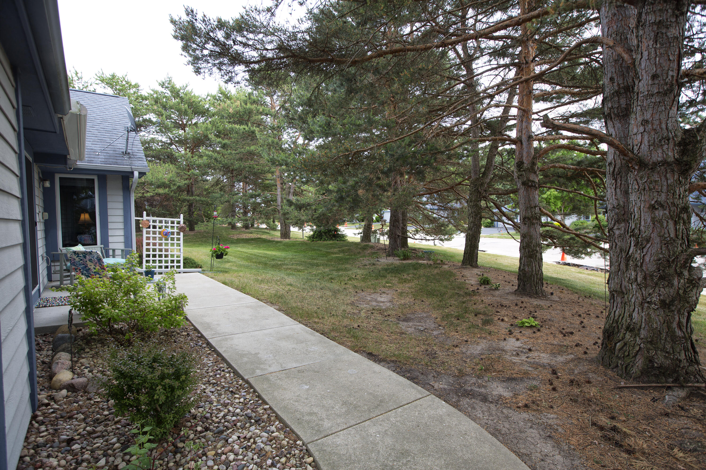 984 Bay View Circle Mukwonago, WI 53149 - Photo 23 of 35 Tree-lined