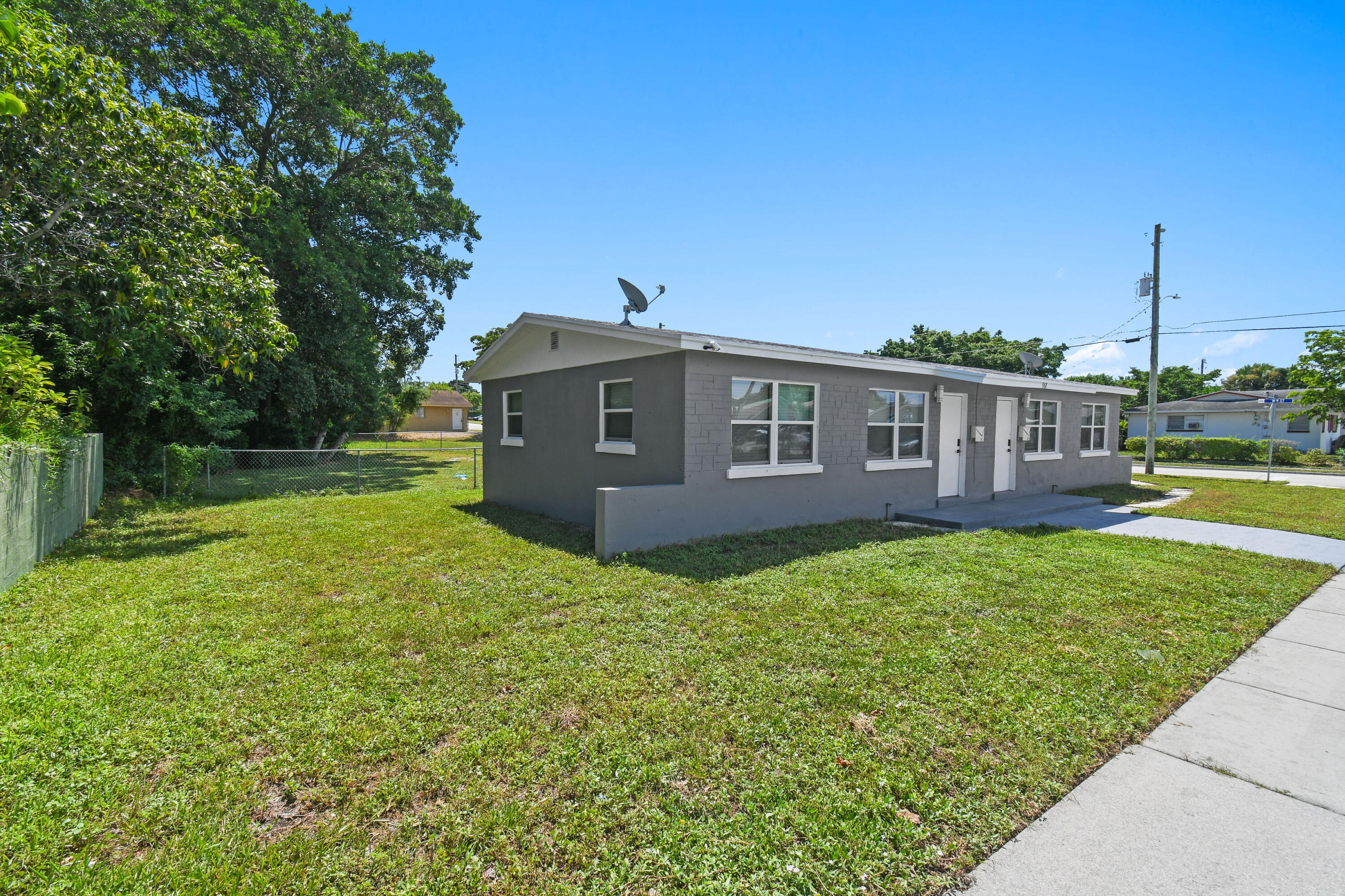968 West 9th Street, Unit B2 Riviera Beach, FL 33404 - Photo 21 of 26 968W9thSt,UnitB2(24)
