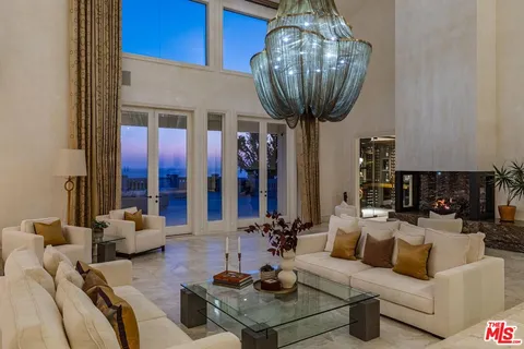 $25,000,000 | 6051 Philip Avenue, Malibu, CA 90265