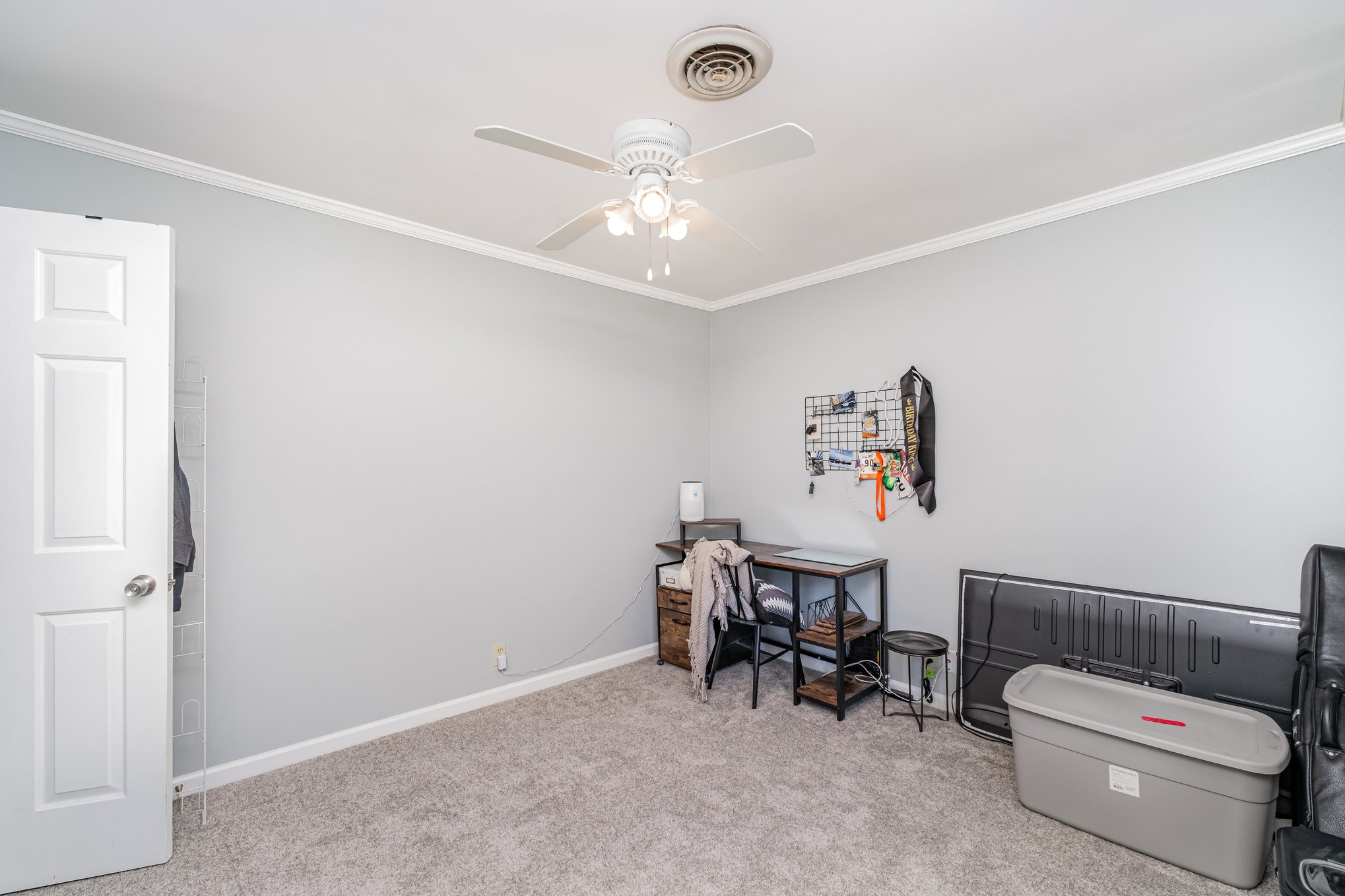 4001 Anderson Road, Unit B124 Nashville, TN 37217 - Photo 27 of 36 a view of a livingroom with furniture and a ceiling fan