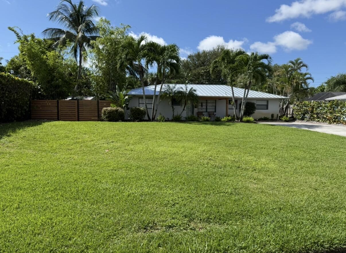 20 Windsor Road East Jupiter, FL 33469 - Photo 1 of 11 Front
