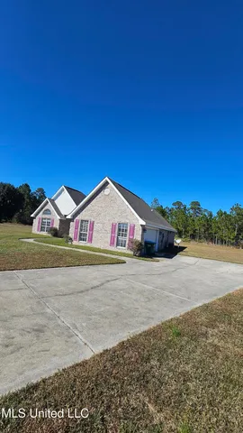 $2,025 | 3111 Village Circle, Ocean Springs, MS 39564