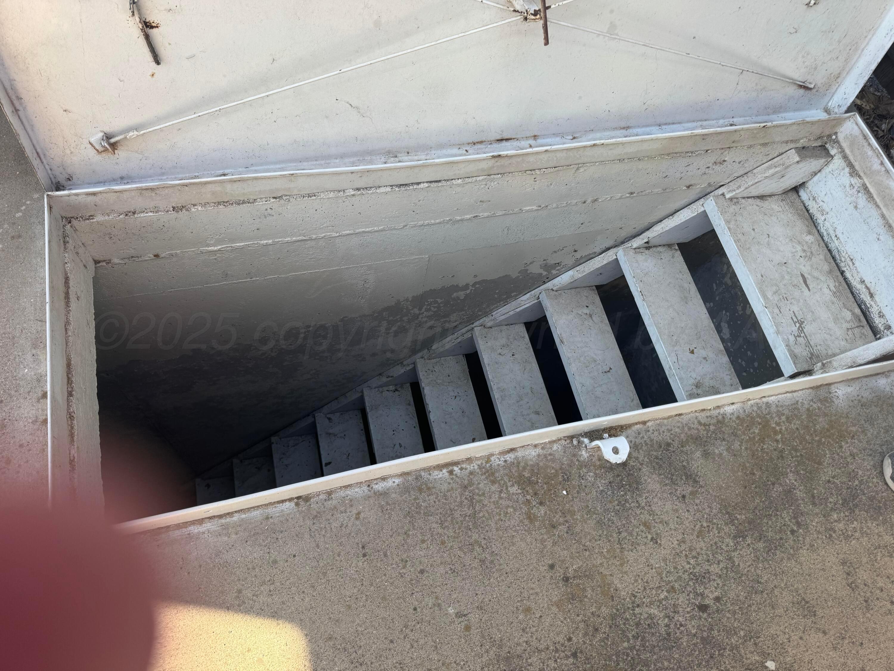1702 South Baylor Street Perryton, TX 79070 - Photo 16 of 29 a view of staircase