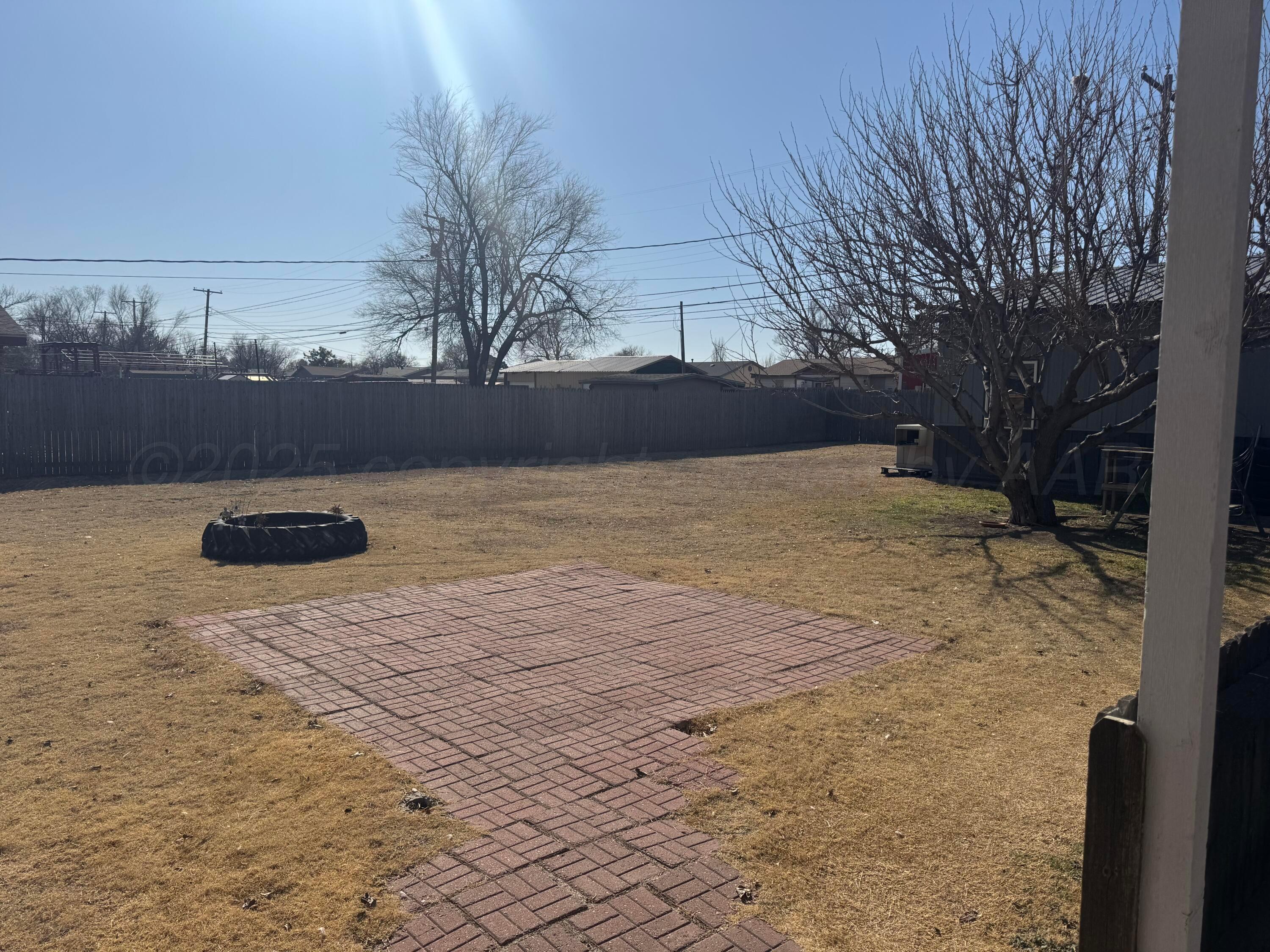 1702 South Baylor Street Perryton, TX 79070 - Photo 17 of 29 a view of patio and yard
