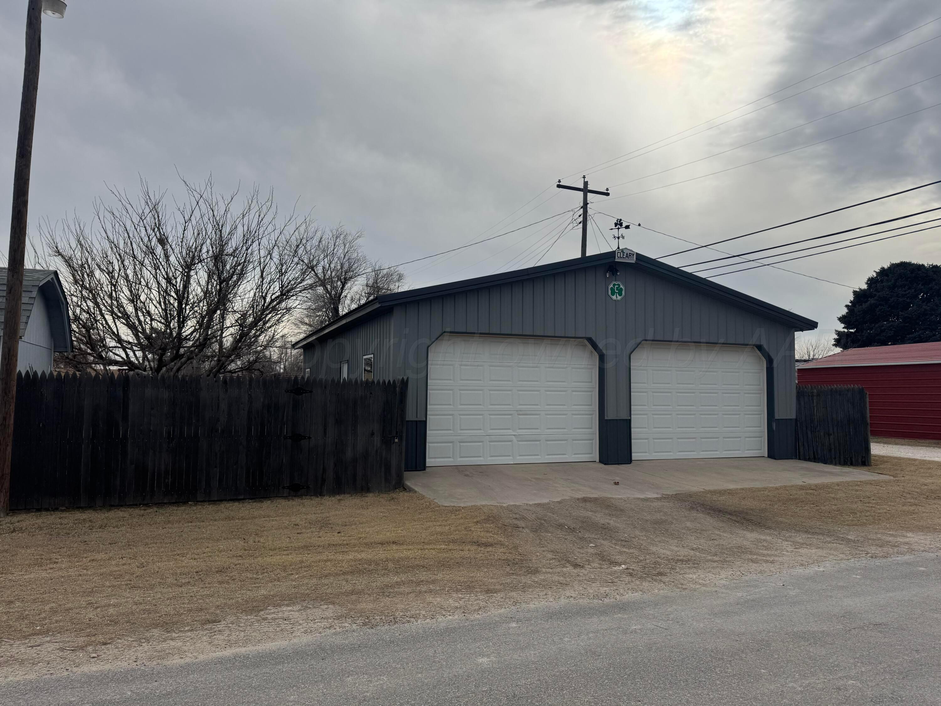 1702 South Baylor Street Perryton, TX 79070 - Photo 3 of 29 a house with a outdoor space