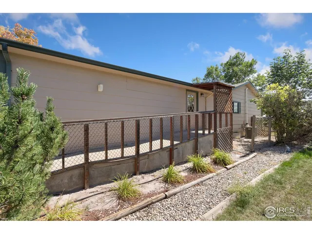 a view of deck with a house