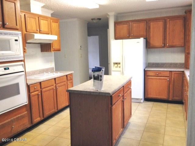23926 Deer Road Astor, FL 32102 - Photo 4 of 16 IMG_6254