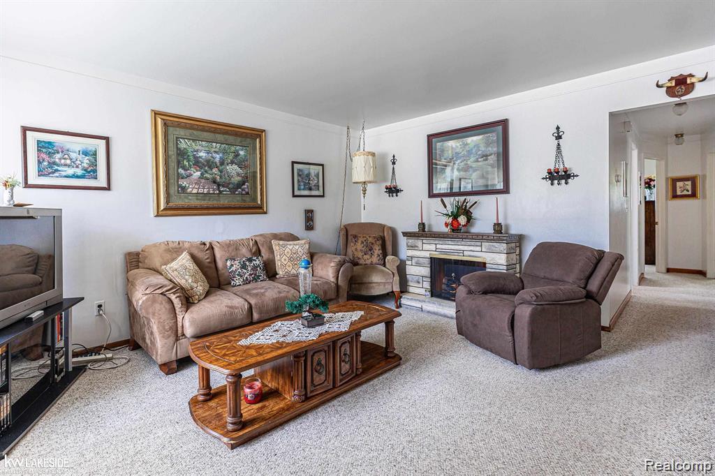 25810 Virginia Warren, MI 48091 - Photo 3 of 17