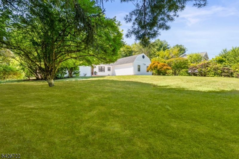 17 Drake Road Mendham, NJ 07945 - Photo 5 of 50