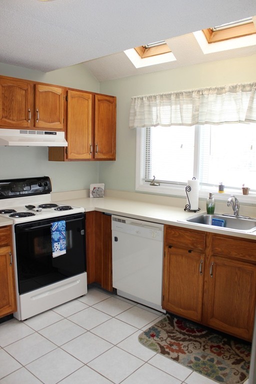 634 Maple Brook Road, Unit 634 Bellingham, MA 02019 - Photo 3 of 15 Gallery Image 3
