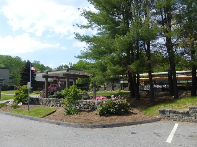 a view of a tennis court