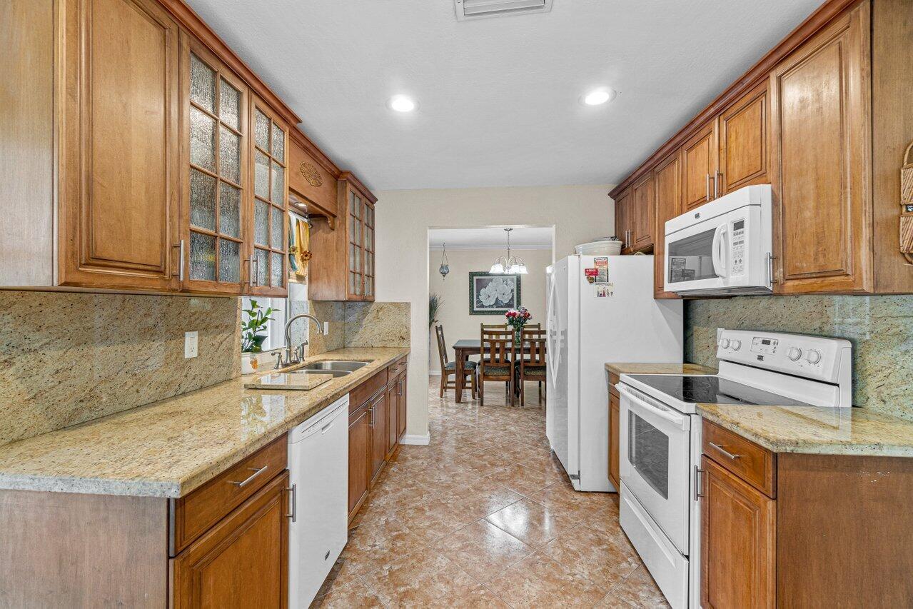 22446 Southwest 65th Avenue Boca Raton, FL 33428 - Photo 12 of 27 015-22446Southwest65thAvenue-BocaRaton-F