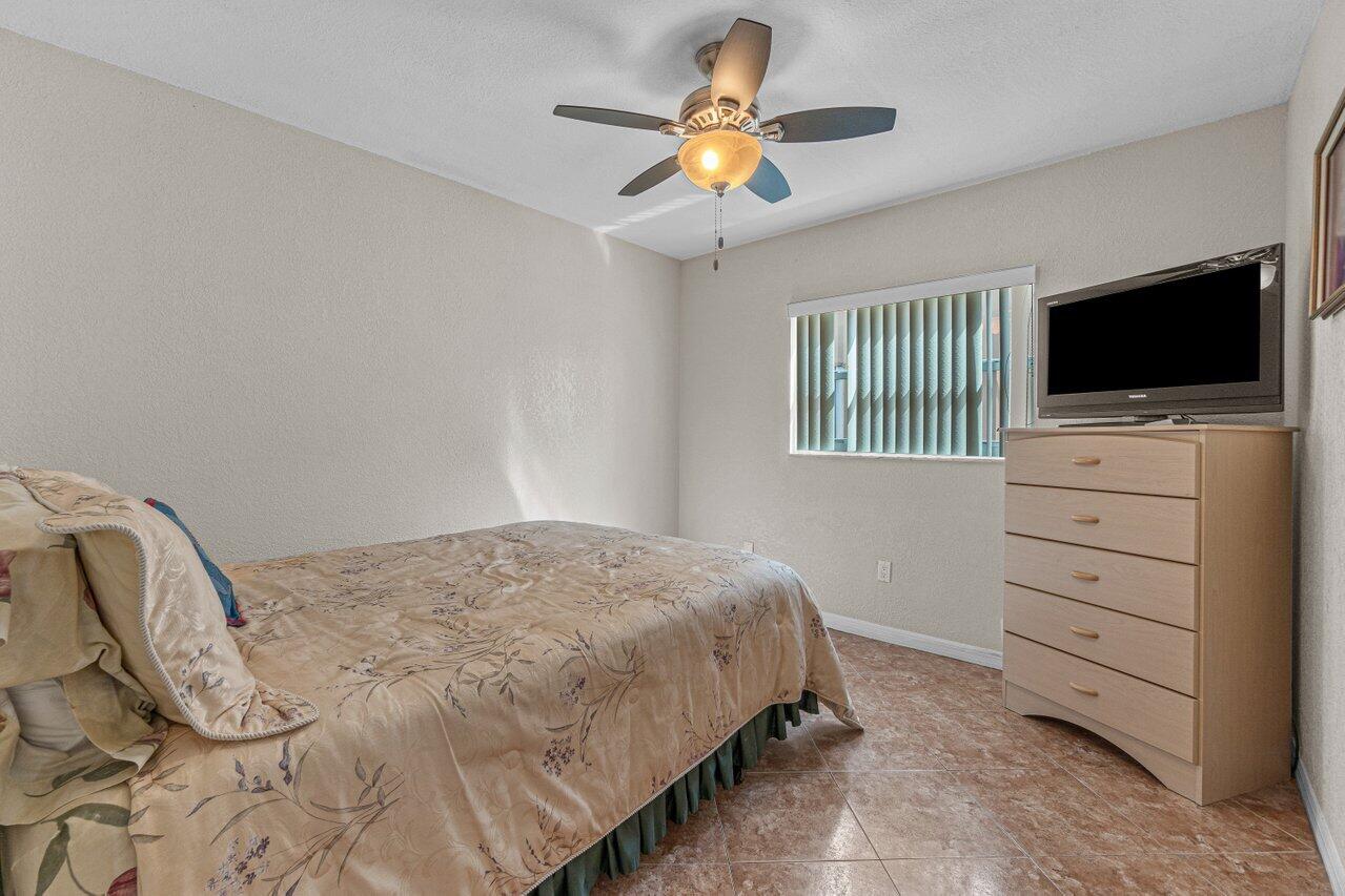 22446 Southwest 65th Avenue Boca Raton, FL 33428 - Photo 15 of 27 018-22446Southwest65thAvenue-BocaRaton-F