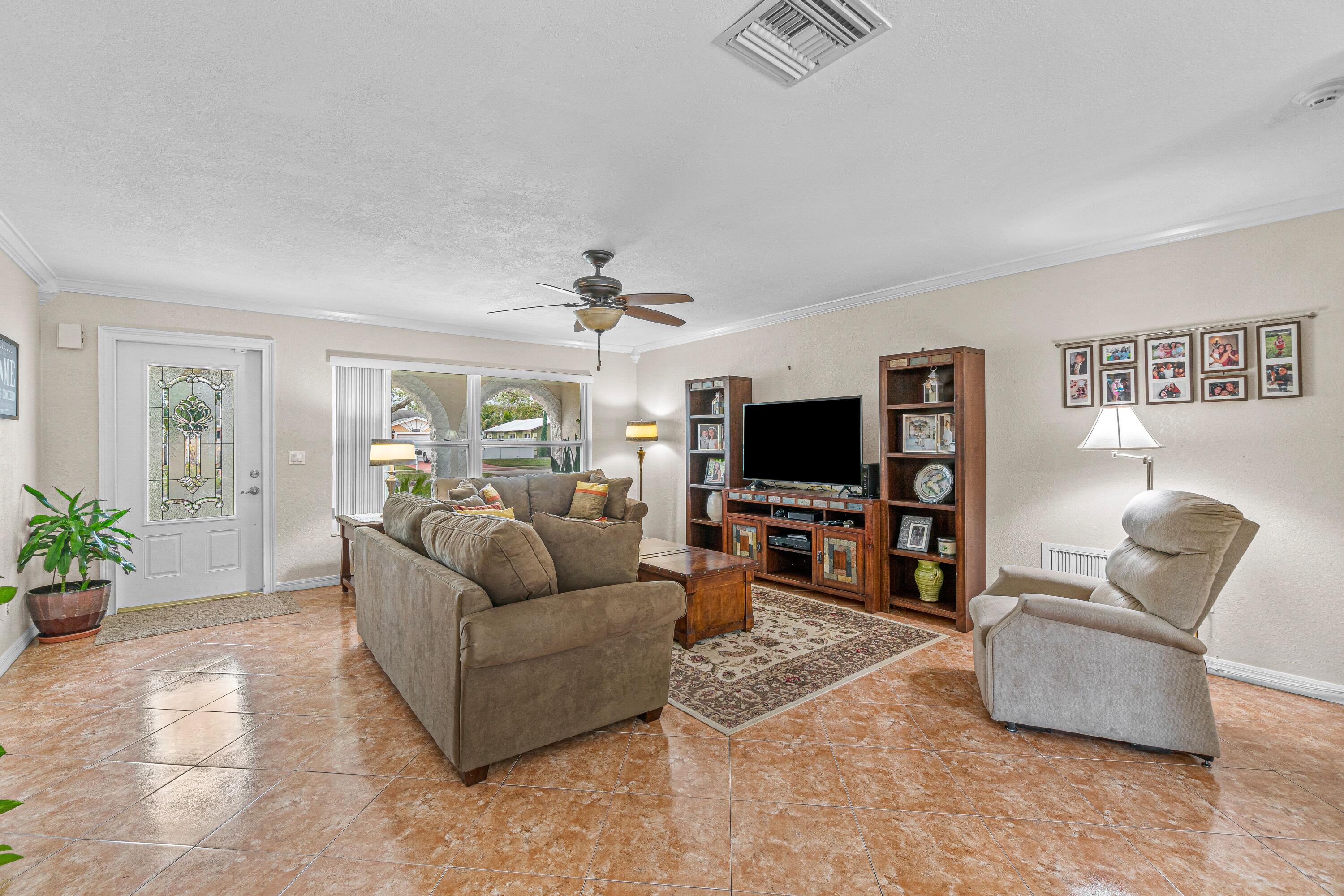 22446 Southwest 65th Avenue Boca Raton, FL 33428 - Photo 4 of 27 007-22446Southwest65thAvenue-BocaRaton-F