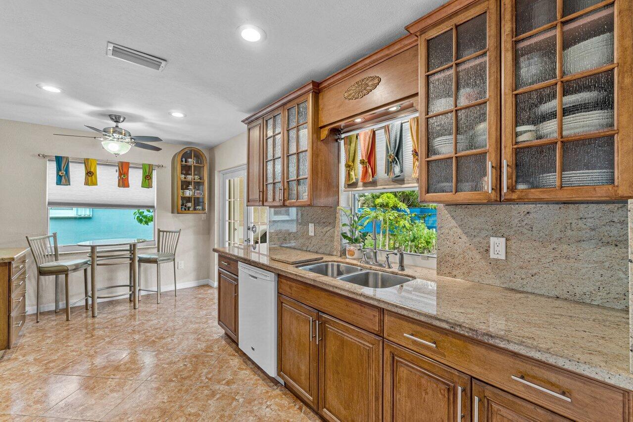 22446 Southwest 65th Avenue Boca Raton, FL 33428 - Photo 9 of 27 012-22446Southwest65thAvenue-BocaRaton-F