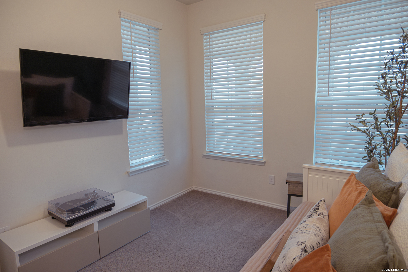 141 Inverness Boerne, TX 78015 - Photo 16 of 33